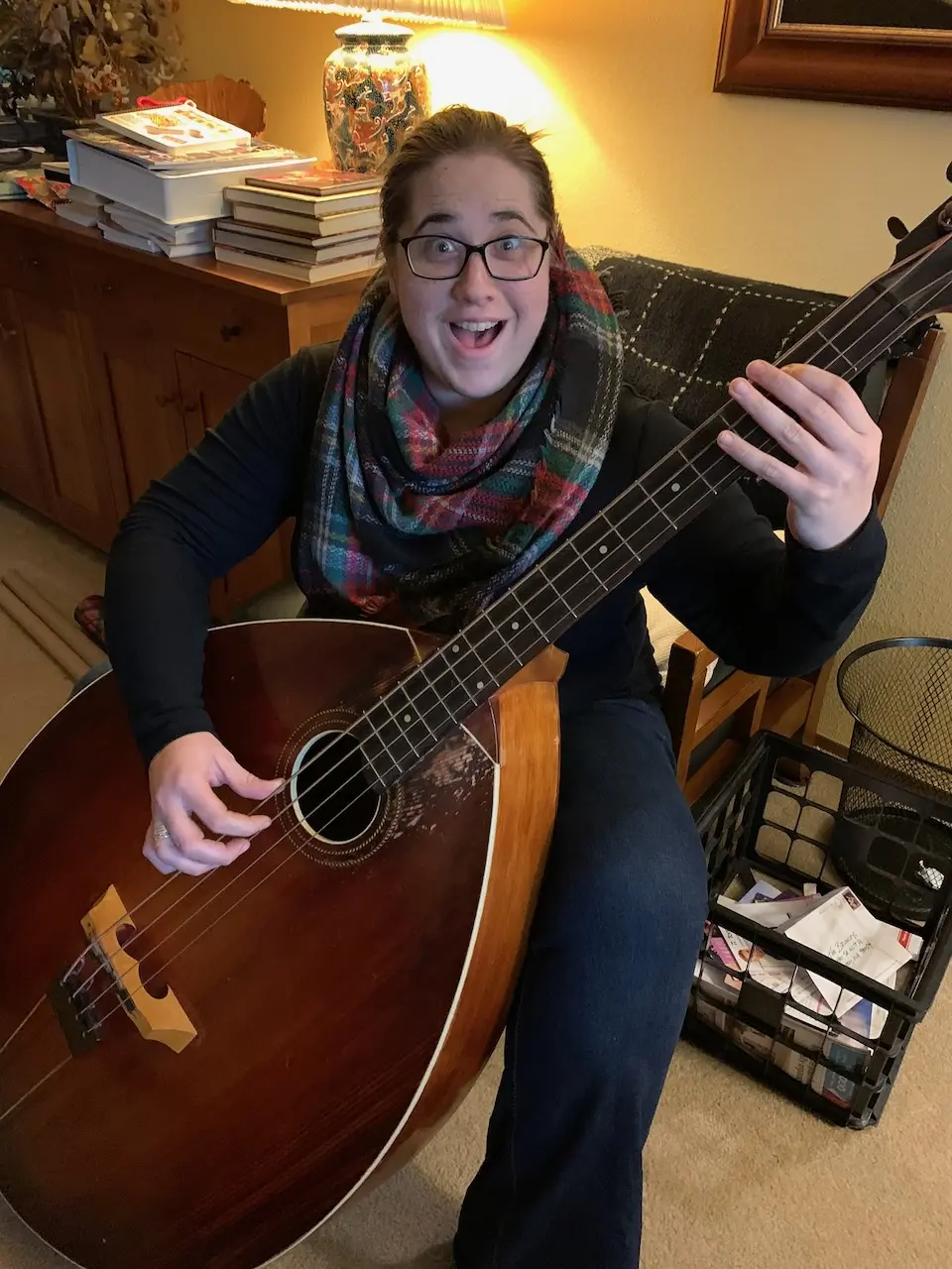 Olivia smiles with a mandobass